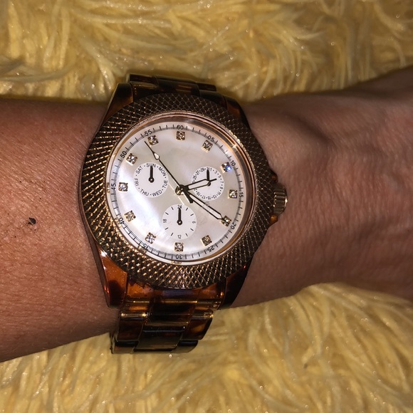 Ladies flip lock expandable vintage tortoise shell brown watch with crystals - Picture 2 of 6